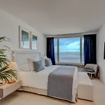 Luxury Triplex, Pool, Jacuzzi - Aqua A03 By Hermosa Apartman